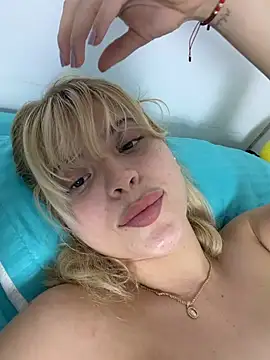 Foto porno _Alicee_1 se dezbraca la web pe StripChat pe KUR.ro
