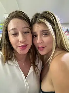 Foto porno _Alicee_1 se dezbraca la web pe StripChat pe KUR.ro