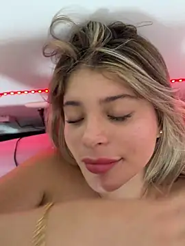 Foto porno _Alicee_1 se dezbraca la web pe StripChat pe KUR.ro