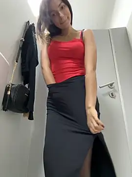 _MiaQueen_ se dezbraca la web pe StripChat