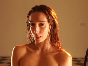 Foto porno _meganmeow_ descoperita pe video chat pe KUR.ro