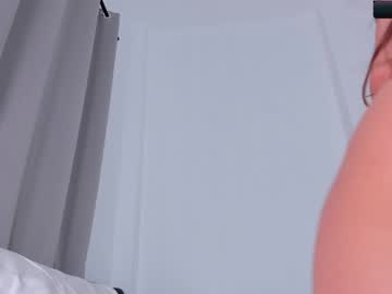 Foto porno _milkyway se dezbraca la web pe Chaturbate pe KUR.ro