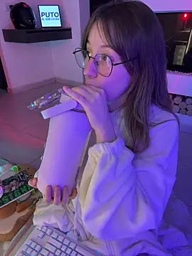 Foto porno _nobara__ ne arata tot la camera pe KUR.ro