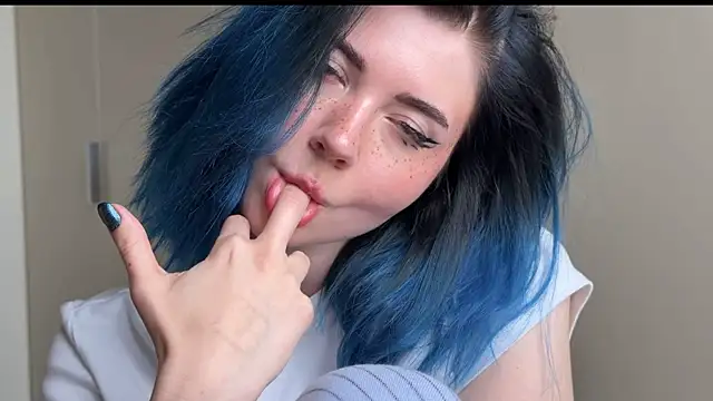 Foto porno _vixenp ne arata tot la camera pe KUR.ro