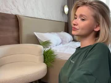 Foto porno adele_nick2202 ne arata tot la camera pe KUR.ro