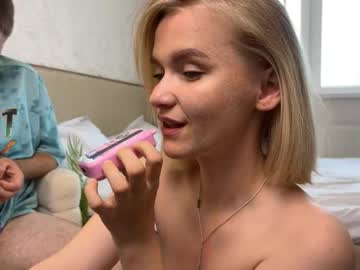 Foto porno adele_nick2202 ne arata tot la camera pe KUR.ro