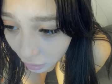 Foto porno akime_girl ne arata tot la camera pe KUR.ro