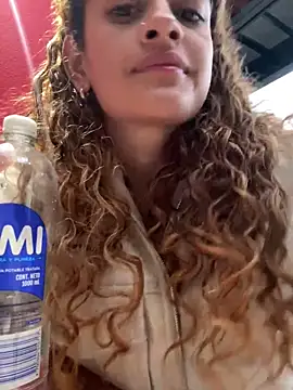 Foto porno Fantezii cu Linda-3 pe BongaCams pe KUR.ro