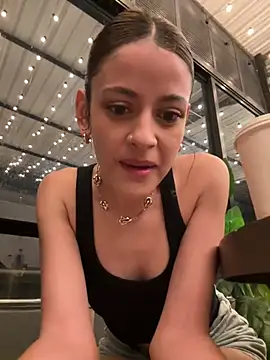 Foto porno Fantezii cu Linda-3 pe BongaCams pe KUR.ro