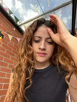 Foto porno Fantezii cu Linda-3 pe BongaCams pe KUR.ro