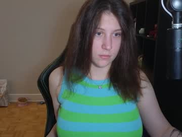 Foto porno alexa_dream se dezbraca la web pe Chaturbate pe KUR.ro