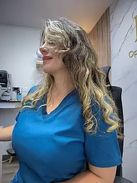 Foto porno alicee16 descoperita pe video chat pe KUR.ro