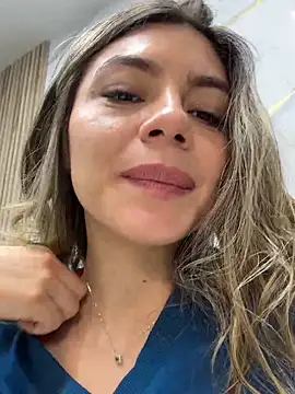 Foto porno alicee16 descoperita pe video chat pe KUR.ro