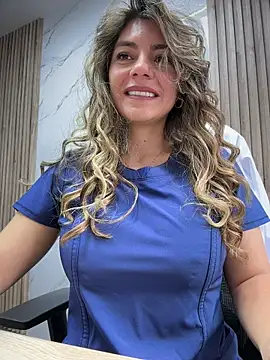 Foto porno alicee16 descoperita pe video chat pe KUR.ro