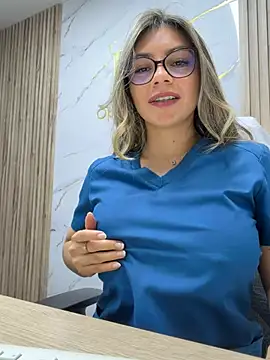 Foto porno alicee16 descoperita pe video chat pe KUR.ro