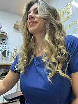 Foto porno alicee16 descoperita pe video chat pe KUR.ro