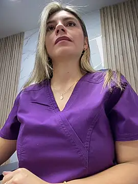 Foto porno alicee16 descoperita pe video chat pe KUR.ro