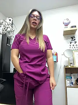 Foto porno alicee16 descoperita pe video chat pe KUR.ro