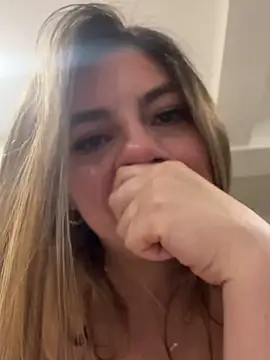 Foto porno alicee16 descoperita pe video chat pe KUR.ro