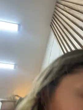 Foto porno alicee16 descoperita pe video chat pe KUR.ro