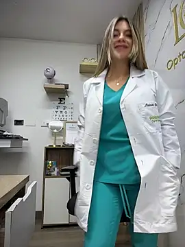 Foto porno alicee16 descoperita pe video chat pe KUR.ro