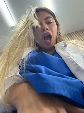 Foto porno alicee16 descoperita pe video chat pe KUR.ro