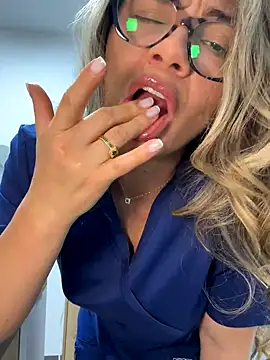 Foto porno alicee16 descoperita pe video chat pe KUR.ro