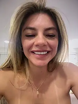 Foto porno alicee16 descoperita pe video chat pe KUR.ro