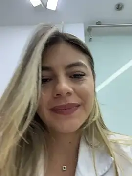 Foto porno alicee16 descoperita pe video chat pe KUR.ro