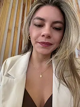 Foto porno alicee16 descoperita pe video chat pe KUR.ro