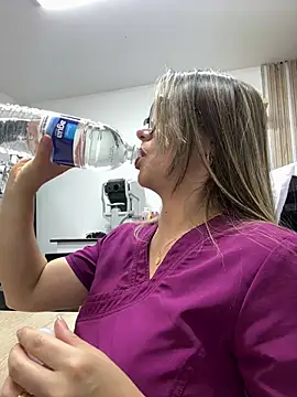 Foto porno alicee16 descoperita pe video chat pe KUR.ro