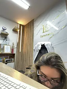 Foto porno alicee16 descoperita pe video chat pe KUR.ro