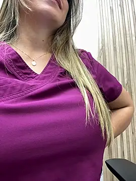 Foto porno alicee16 descoperita pe video chat pe KUR.ro