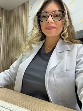 Foto porno alicee16 descoperita pe video chat pe KUR.ro