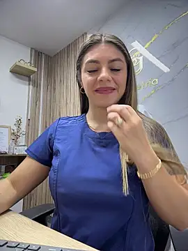 Foto porno alicee16 descoperita pe video chat pe KUR.ro