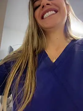 Foto porno alicee16 descoperita pe video chat pe KUR.ro