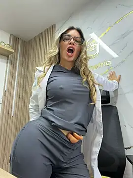 Foto porno alicee16 descoperita pe video chat pe KUR.ro