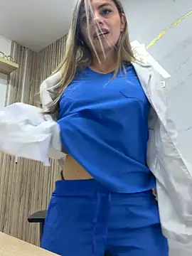 Foto porno alicee16 descoperita pe video chat pe KUR.ro