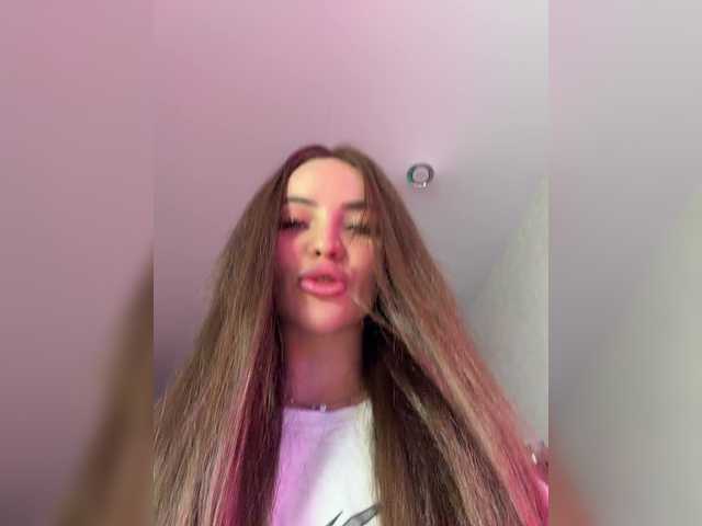 Foto porno alinakukla787 ne arata tot la camera pe KUR.ro