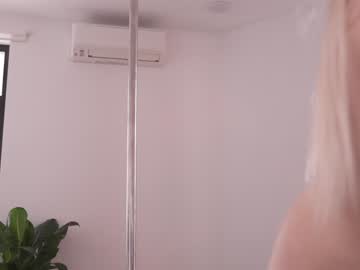 Foto porno alissa_wxw se dezbraca la web pe Chaturbate pe KUR.ro