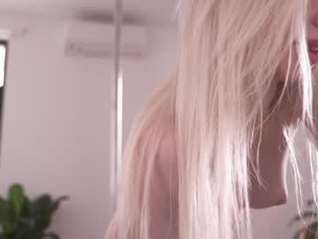 Foto porno alissa_wxw se dezbraca la web pe Chaturbate pe KUR.ro