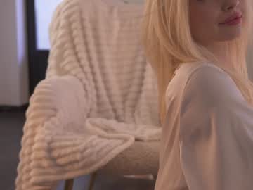 Foto porno alissa_wxw se dezbraca la web pe Chaturbate pe KUR.ro