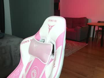 Foto porno amilia4u se dezbraca la web pe Chaturbate pe KUR.ro