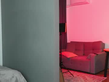 Foto porno amilia4u se dezbraca la web pe Chaturbate pe KUR.ro