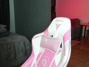 Foto porno amilia4u se dezbraca la web pe Chaturbate pe KUR.ro