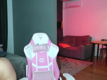 Foto porno amilia4u se dezbraca la web pe Chaturbate pe KUR.ro