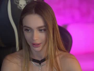 Foto porno -VikkiL0vesCheese- ne arata tot la camera pe KUR.ro