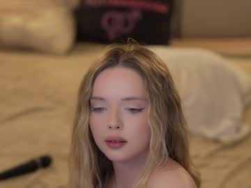 Foto porno -VikkiL0vesCheese- ne arata tot la camera pe KUR.ro