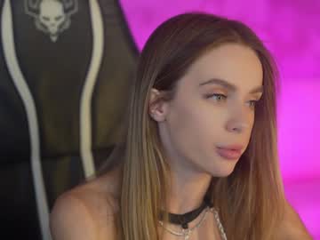 Foto porno -VikkiL0vesCheese- ne arata tot la camera pe KUR.ro
