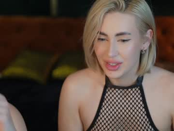 Foto porno -VikkiL0vesCheese- ne arata tot la camera pe KUR.ro